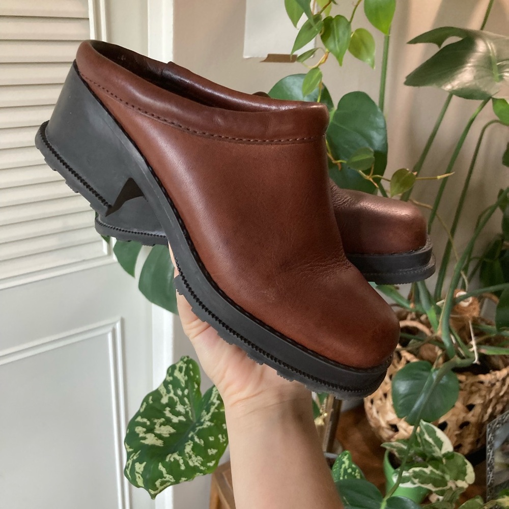 Chunky leather clogs heels
